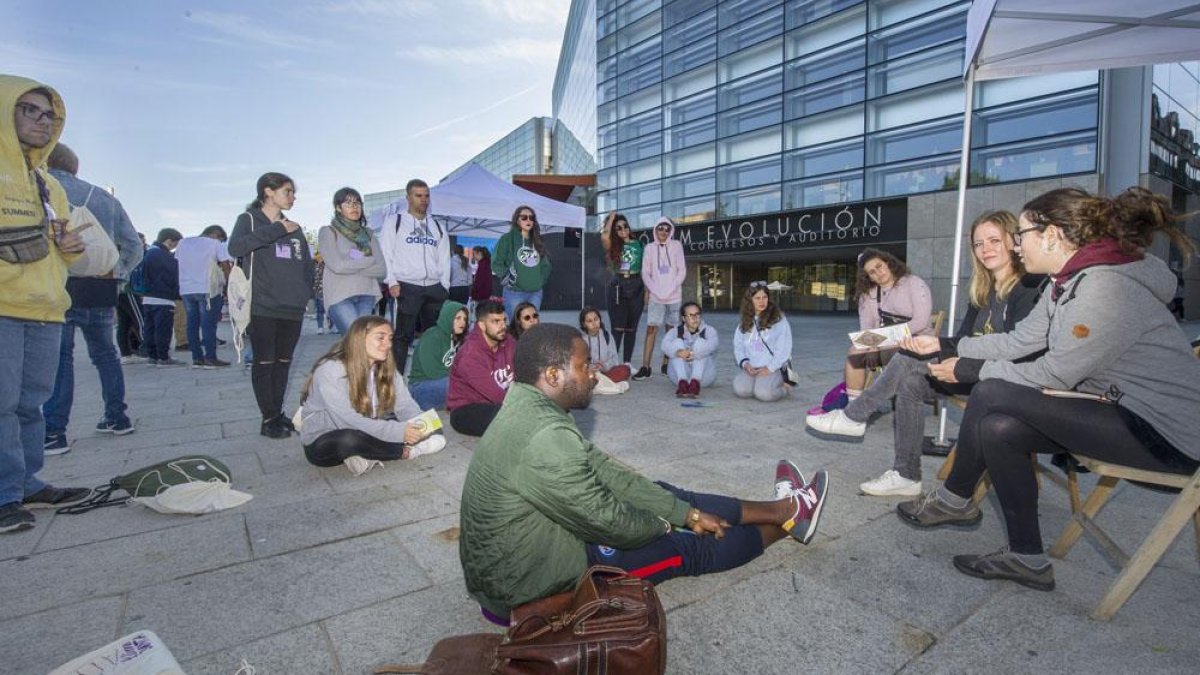 El tejido asociativo de la ciudad estuvo representado por 10 asociaciones, pertenecientes a todos los ámbitos de la sociedad.-ISRAEL L. MURILLO
