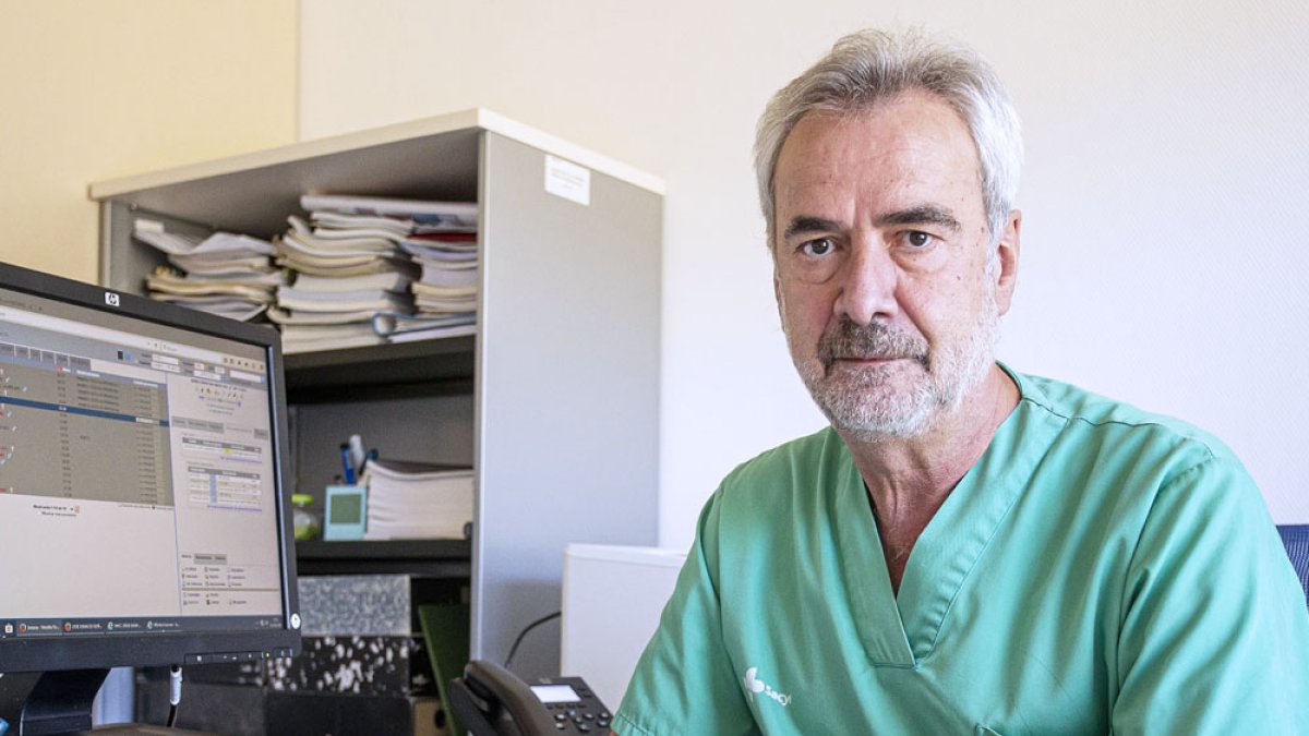 Adolfo Simón, jefe del servicio de Neumonología del HUBU. SANTI OTERO