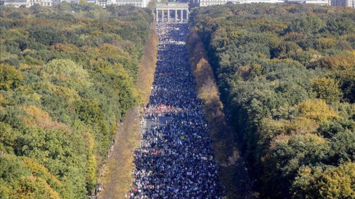Manifestación antiracista en Berlín.-AP / MARKUS SCHREIBER