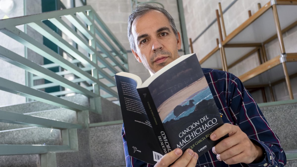 El escritor Enrique García Revilla. SANTI OTERO