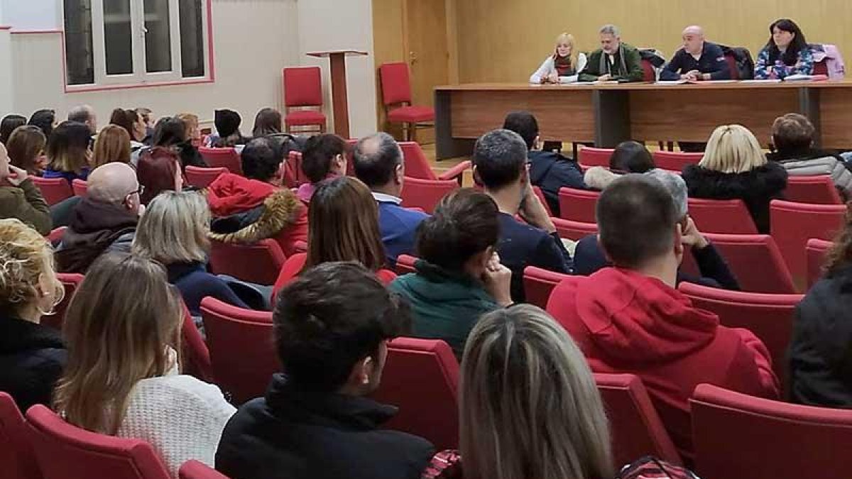 El acuerdo entre los sindicatos y la FEC, a punto de «romperse».-ECB