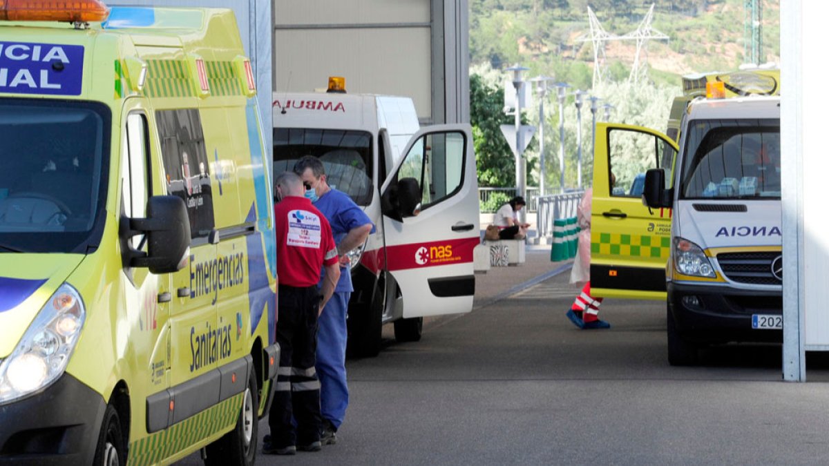 Personal sanitario en la zona de Urgencias del HUBU. ISRAEL L. MURILLO