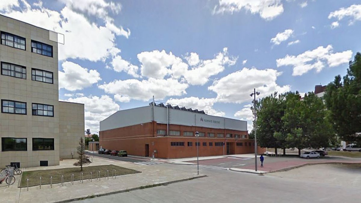 Imagen del polideportivo de la Universidad. ECB