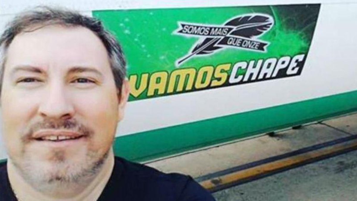 Rafael Henzel, periodista brasileño que sobrevivió al accidente aéreo del Chapecoense.-ARCHIVO / EL PERIÓDICO