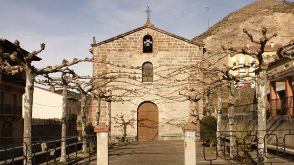 La iglesia Parroquial de Pradoluengo destaca por su mezcla de estilos arquitectónicos.-ECB