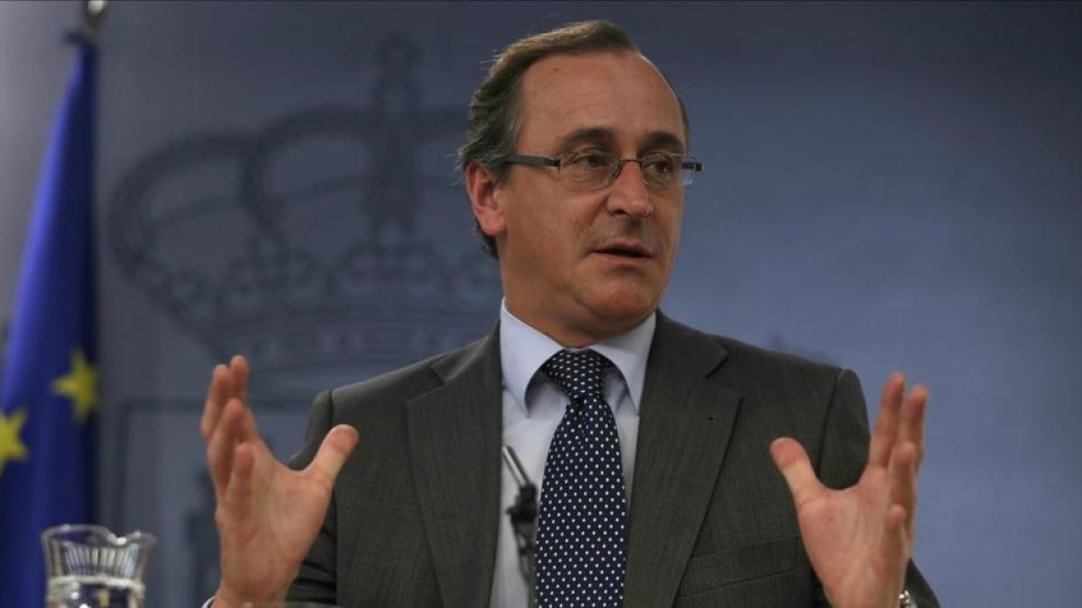 El ministro de Sanidad en funciones, Alfonso Alonso.-DAVID CASTRO