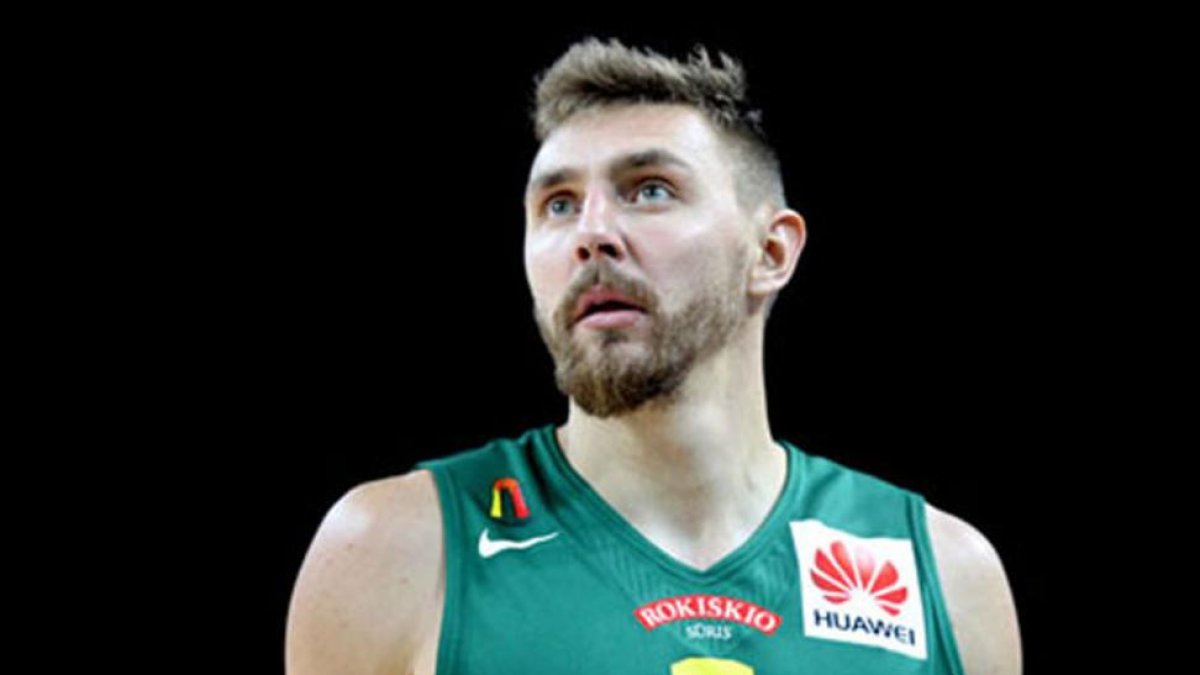 Deividas Gailius con la camiseta de la selección lituana.-