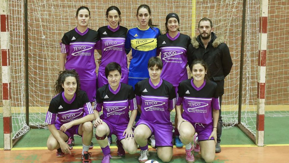 Imagen de la plantilla del Teyco Informática, que ocupa la segunda posición en el torneo femenino-Raúl G. Ochoa