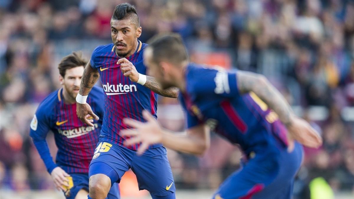 Paulinho junto a Alcácer y Leo Messi en un partido de esta temporada /-JORDI COTRINA