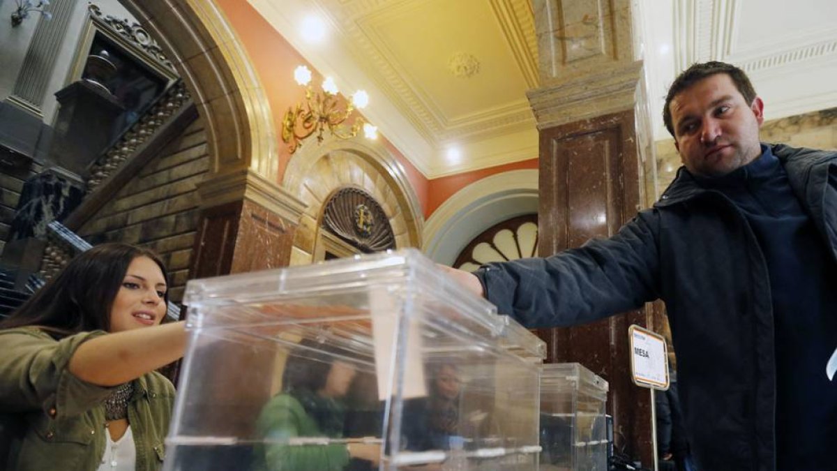 Burgos recibirá 97.753 euros por votos locales y 64.021 por los autonómicos.-RAÚL G. OCHOA