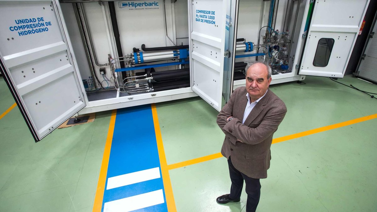 Andrés Hernando, CEO de Hiperbaric, en las instalaciones de la empresa. S. OTERO-min