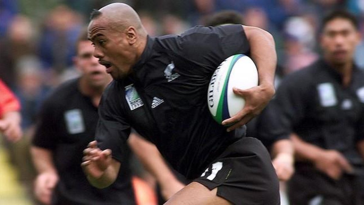 Jonah Lomu, durante uno de los últimos encuetros que disputó con su selección-REUTERS / DYLAN MARTINEZ