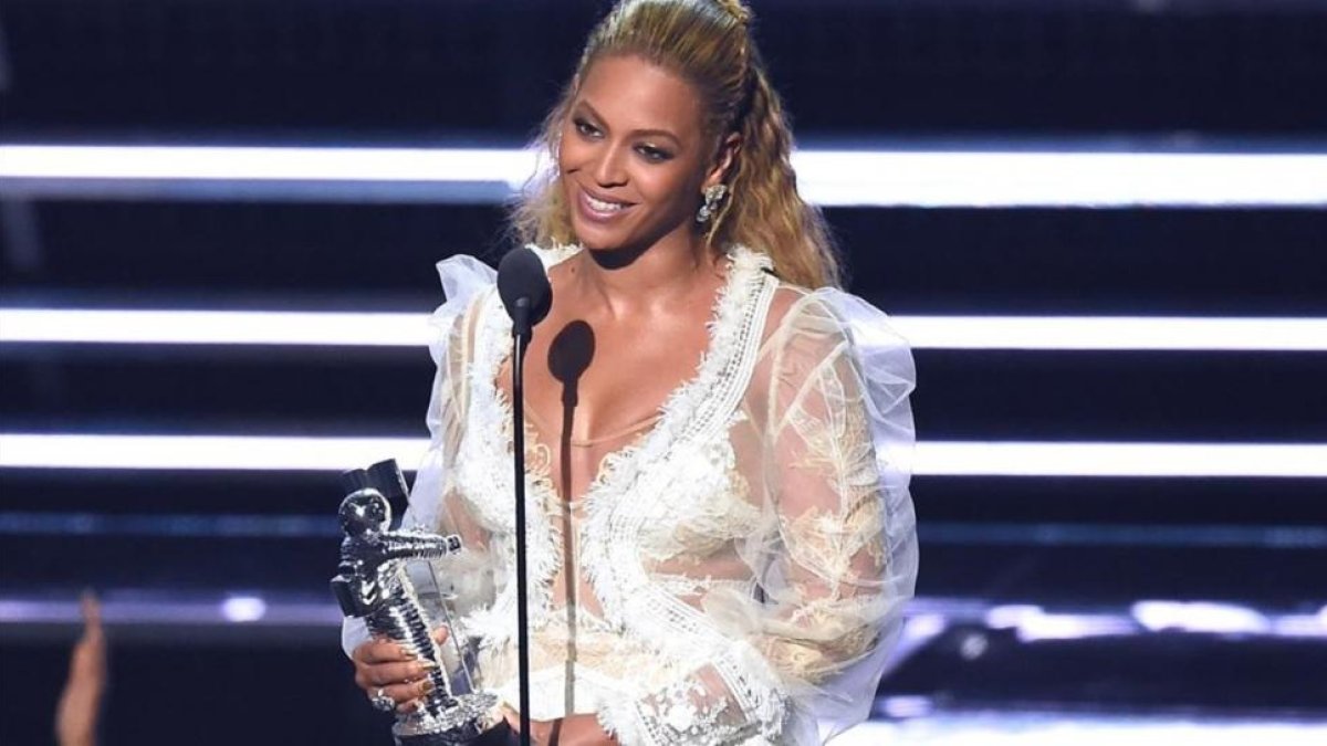 Beyoncé recoge el premio al mejor vídeo.-AP / CHARLES SYKES