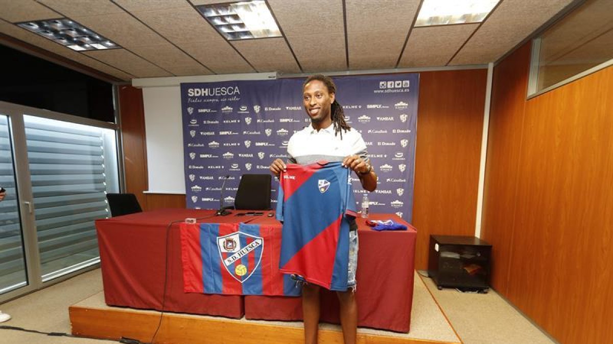 Semedo posa con la que esta temporada será su camiseta-JAVIER BELVER