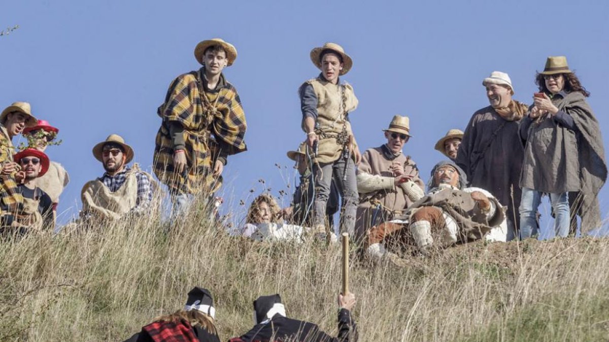 Imagen de la batalla en el alto de la Riba en la celebración del Judas en la localidad de Villadiego.