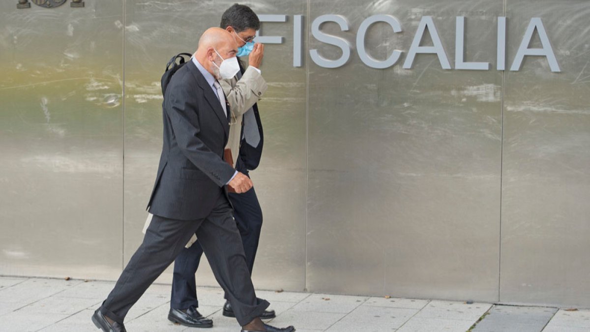El expresidente de Caja de Burgos, José María Arribas, esta mañana en los juzgados. ISRAEL L. MURILLO