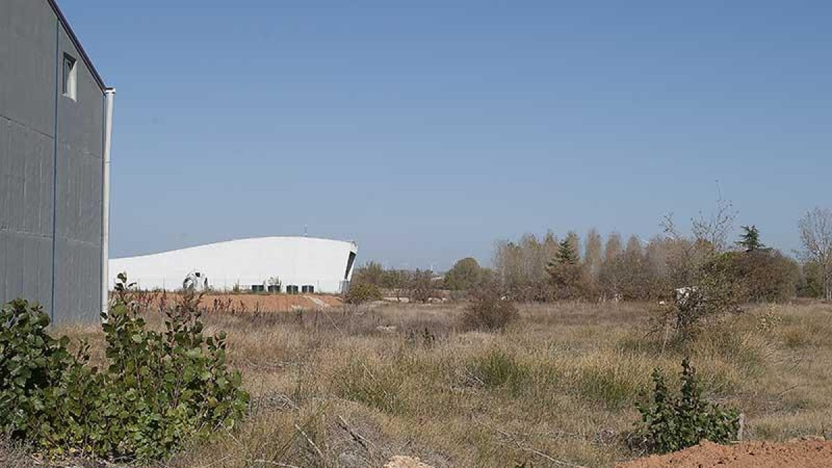 Esta parcela es la cedida por el Ayuntamiento de Villadiego, sita en el polígono industrial de la localidad, para construir la planta.-ECB