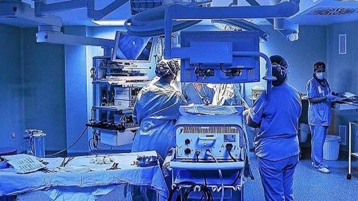 Imagen de archivo del interior de un quirófano durante una intervención.