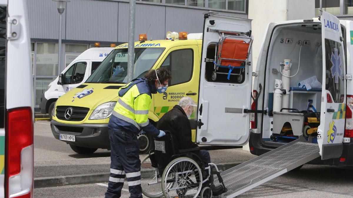 Traslado de un paciente al HUBU. ISRAEL L. MURILLO