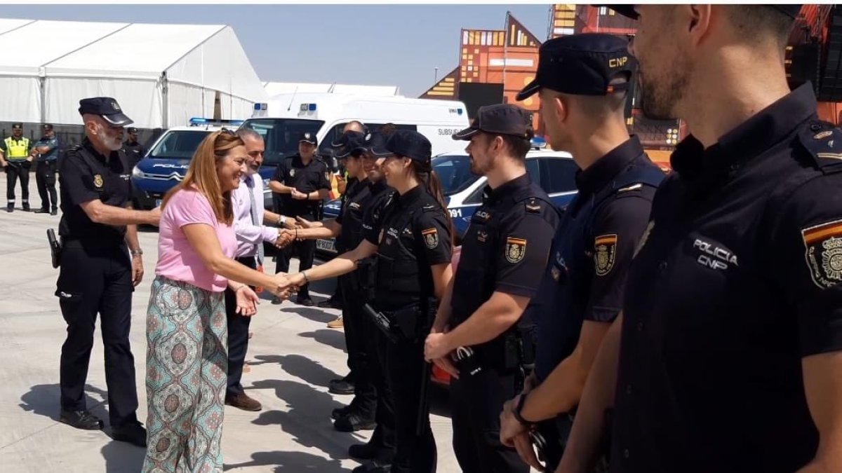 Barcones saluda a parte del operativo policial del Sonorama en Aranda de Duero. ECB