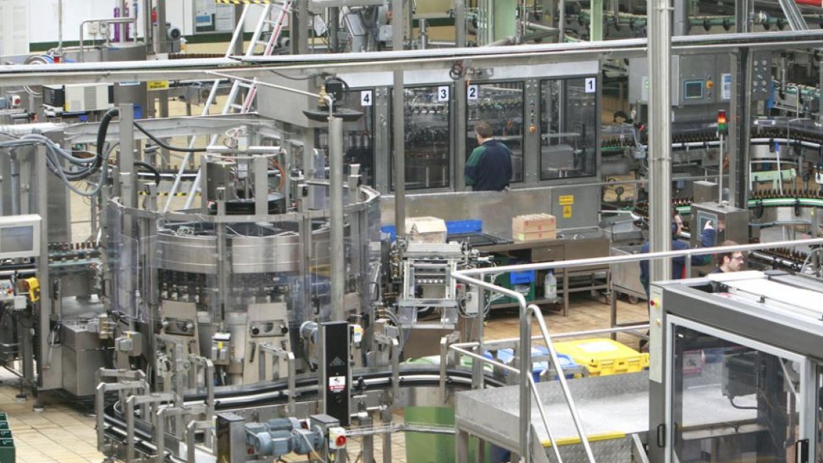 Interior de la fábrica de Mahou- San Miguel en Burgos.-ISRAEL L. MURILLO