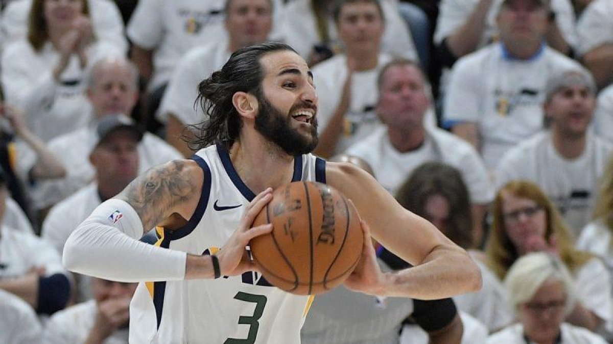 Ricky Rubio se prepara para repartir juego entre sus compañeros.-GENE SWEENEY JR. (AFP)