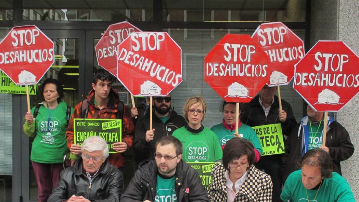 El plan municipal velará por las familias en riesgo de desahucio.-E.M.