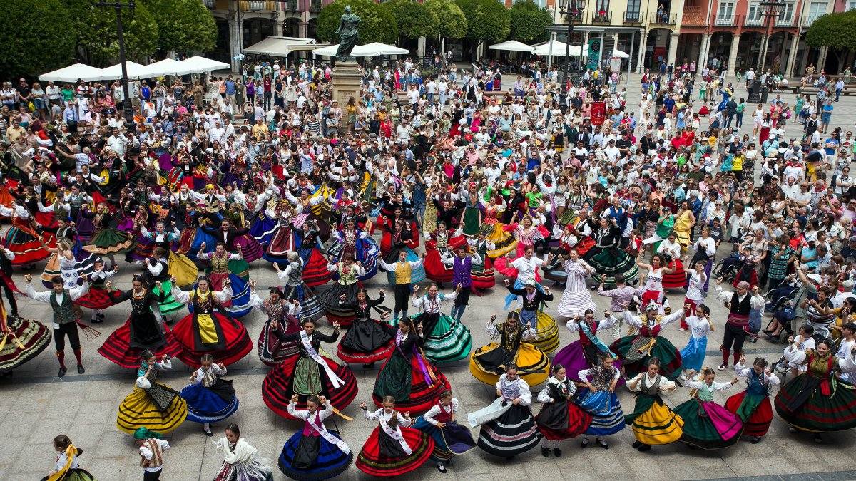 Homenaje a la jota como apoyo a su carrera para ser Patrimonio Inmaterial de la Humanidad. TOMÁS ALONSO