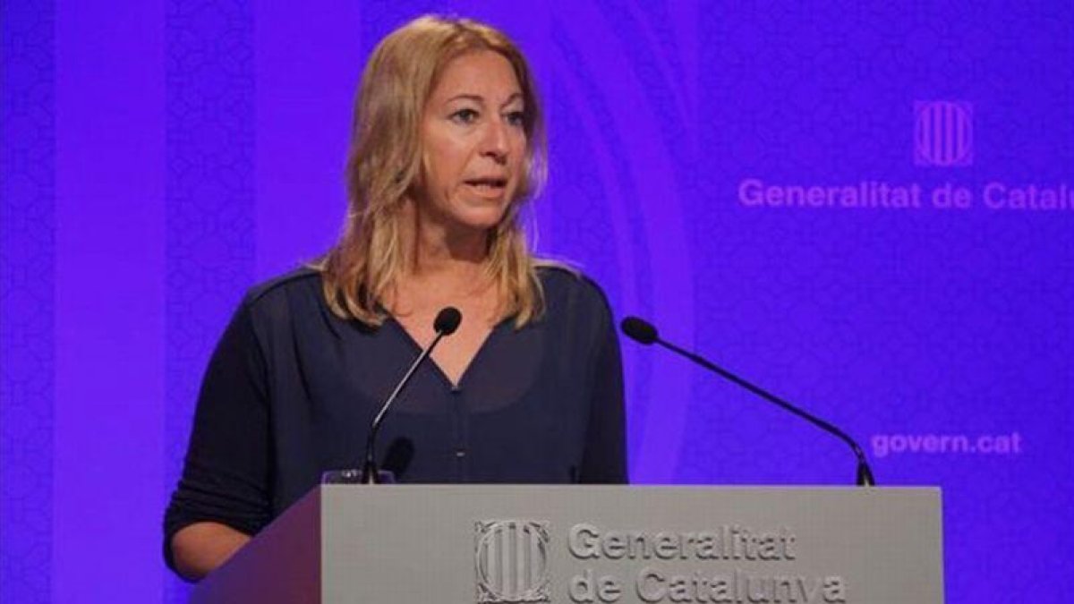 Munté: el Govern defiende a los Mossos ante la quema de fotos del Rey.-