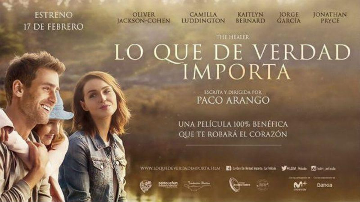 Cartel de 'Lo que la verdad importa', una película de Paco Arango.-