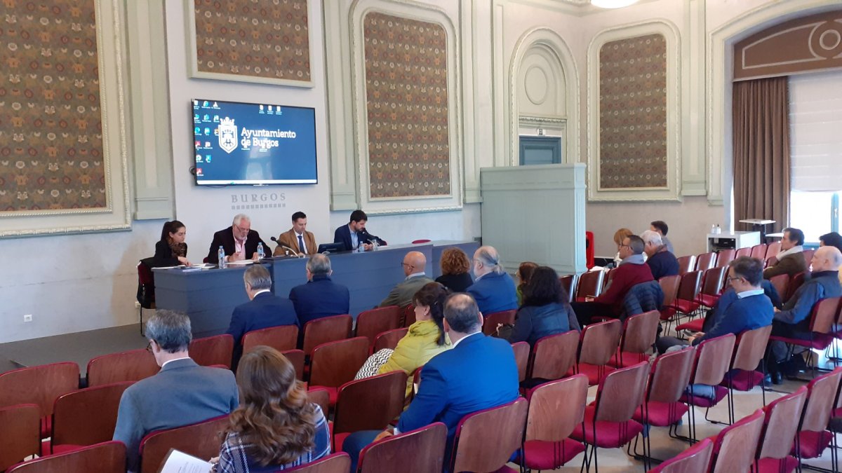 Un momento de la reunión del Consejo Social en la Sala Polisón.