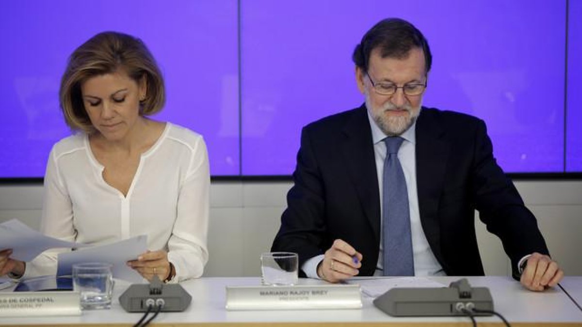 María Dolores de Cospedal y Mariano Rajoy, el pasado febrero, en una ejecutiva del PP.-JOSÉ LUIS ROCA