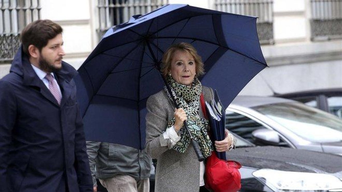 La ex Presidenta de la Comunidad de Madrid Esperanza Aguirre hoy a la Audiencia Nacional donde declara por el caso Punica.-DAVID CASTRO
