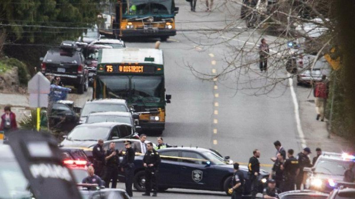 La policía de Seattle en la zona donde ocurrió un tiroteo.-AP / THE SEATTLE TIMES