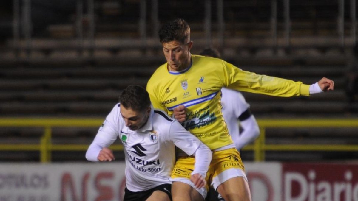 Lance del Burgos CF-Arandina de liga de la pasada campaña.-ISRAEL L. MURILLO