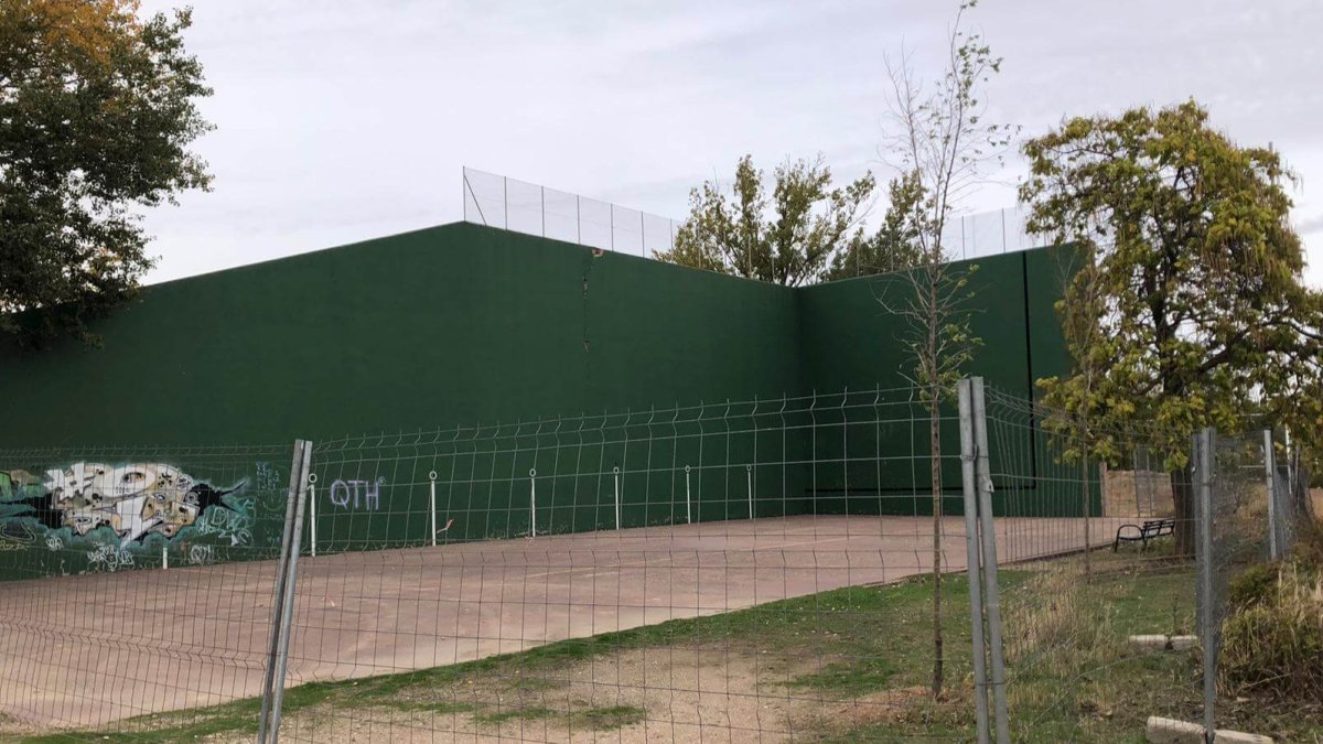 Los operarios han vallado el perímetro para garantizar la seguridad de los vecinos
