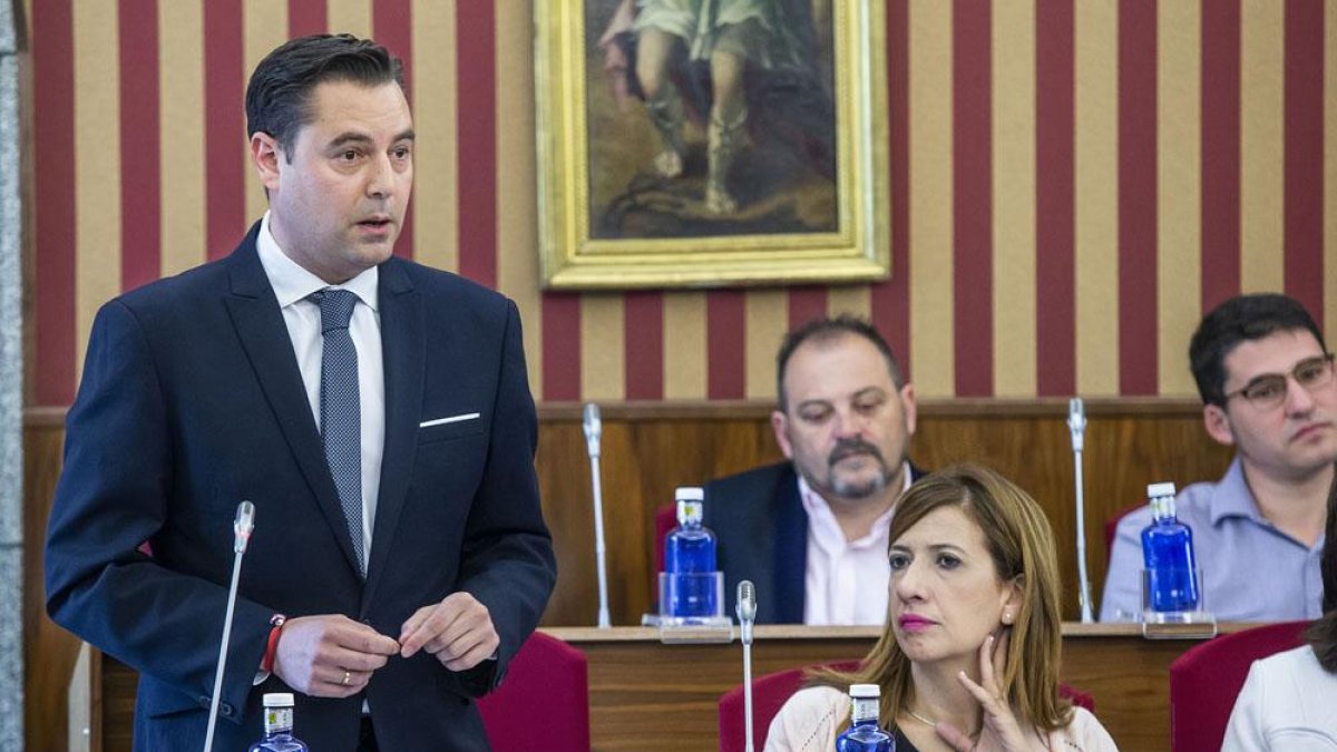 De la Rosa interviene durante el Pleno.-SANTI OTERO