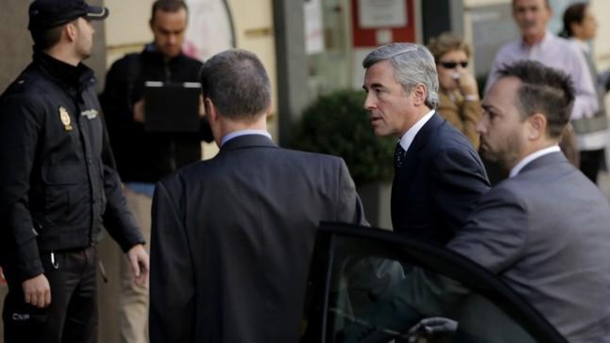 Ángel Acebes, a su llegada a la Audiencia Nacional.-JOSE LUIS ROCA