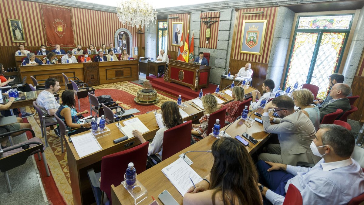 Un momento del último pleno municipal, en el que el debate se acaloró, en el mismo Salón de Plenos en el que se celebrará el Debate sobre el Estado de la Nación. SANTI OTERO