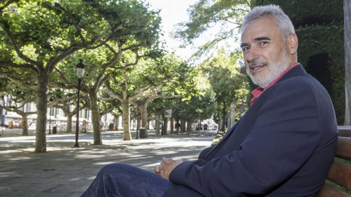Marco Antonio Manjón posa en el Paseo del Espolón.-SANTI OTERO