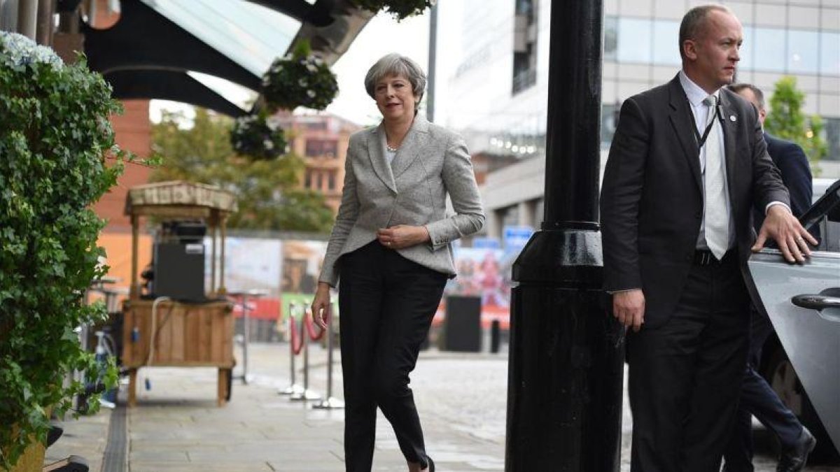 La primera ministra británica Therasa May en Manchester.-AFP / OLI SCARFF
