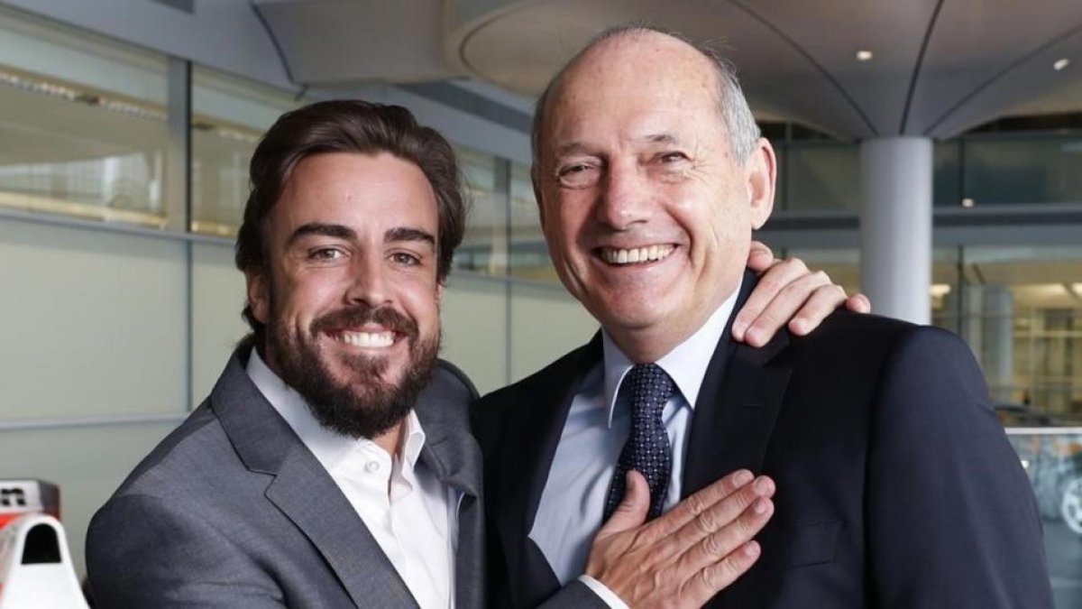 Fernando Alonso y Ron Dennis, en la sede de McLaren.-