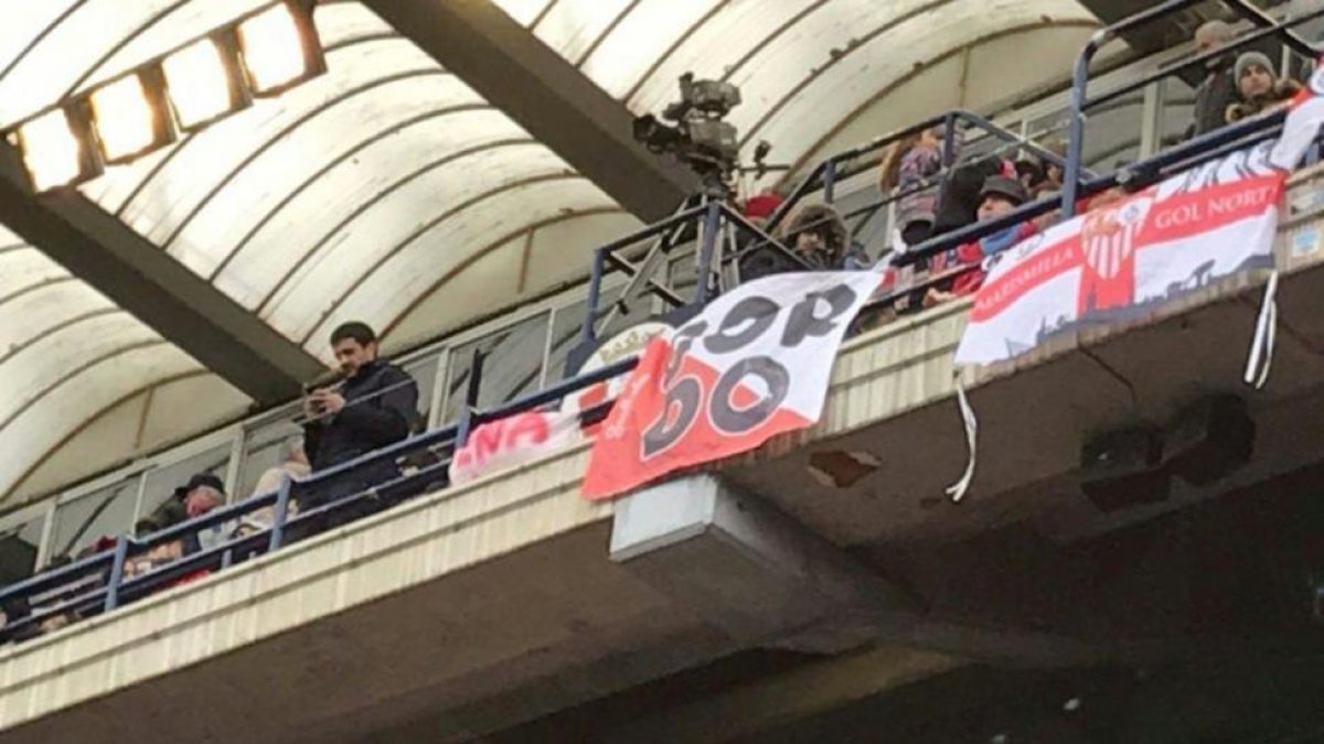 La pancarta con la que los Biris se acordaron del encarcelado.-TWITTER