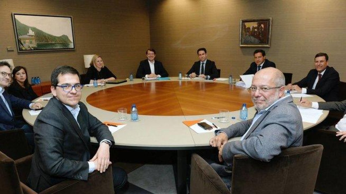 Reunión del PP y Ciudadanos en Valladolid.-NACHO GALLEGO (EFE)