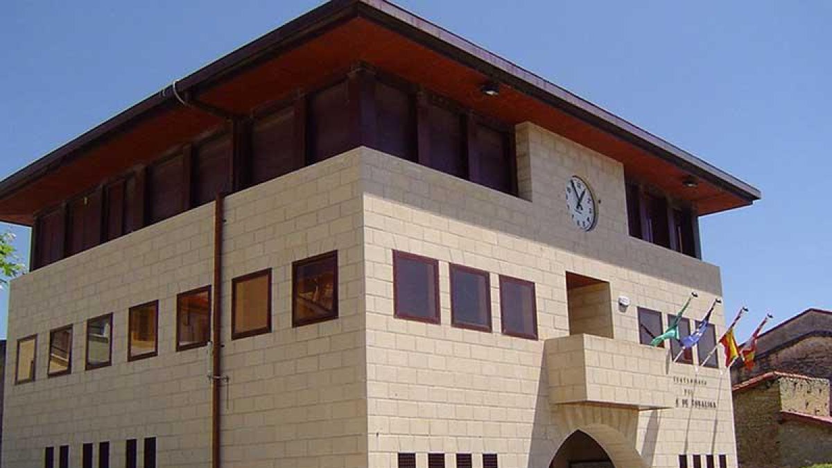 Casa Consistorial del Valle de Tobalina, en Quintana Martín Galíndez.-VALLE DE TOBALINA