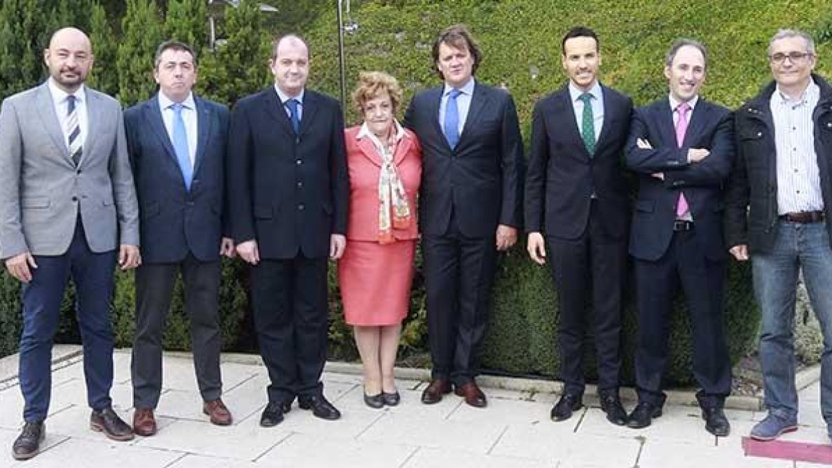 De izquierda a derecha, Gonzalo Villarreal, Roberto Roque, Rodrigo Huidobro, Angélica Basurto, Christian Tremsal, Félix Sancho, Álvaro Serrano y José Ramón Masa.-RAUL G. OCHOA
