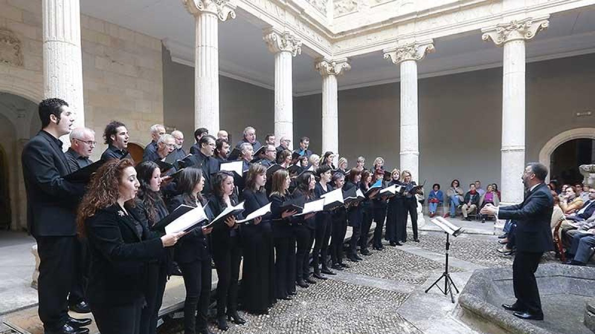 Concierto del Coro Universitario el pasado mes de junio, el último dirigido por Daniel de la Puente.-Raúl Ochoa