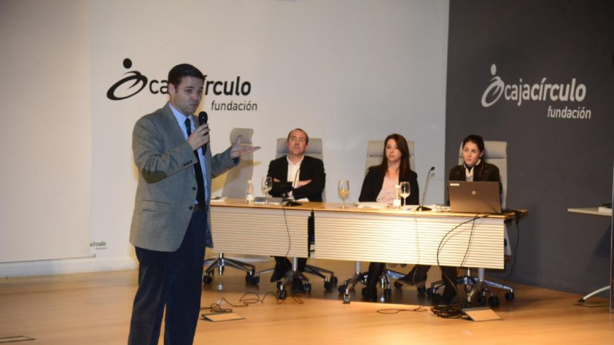 Mesa redonda 'Claves para fortalecer la profesión docente'-Ical