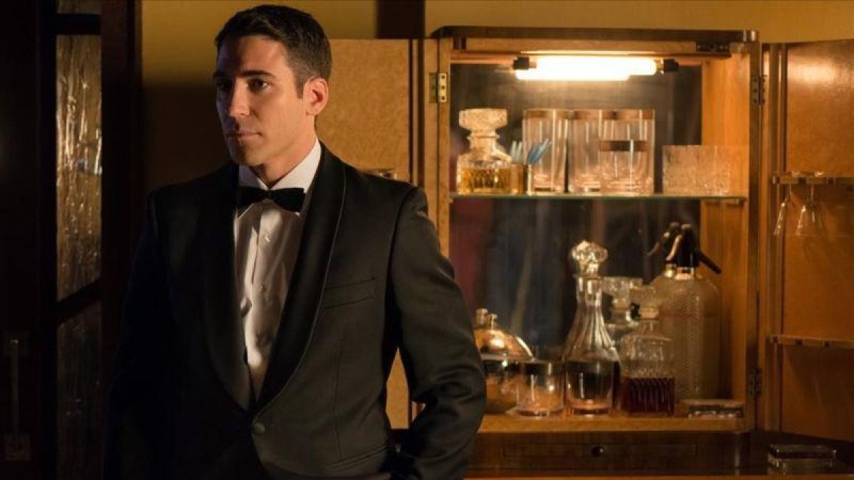 El actor Miguel Angel Silvestre, protagonista de la serie de Antena 3 'Velvet'.-ATRESMEDIA