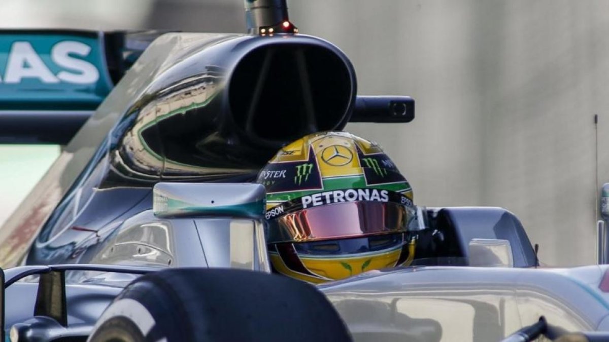 Lewis Hamilton, hoy en los ensayos del GP de Brasil.-AFP / MIGUEL SCHINCARIOL